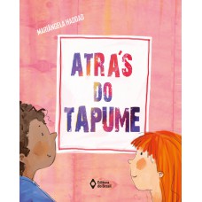 Atrás do tapume Atrás do tapume